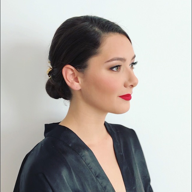 Maquillage marié avec rouge à lèvres rouge mat