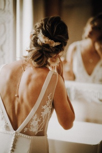Chignon flou bas  - Up down bun hairstyle