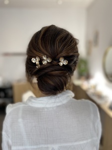 Chignon bas mariée avec bijoux cheveux 